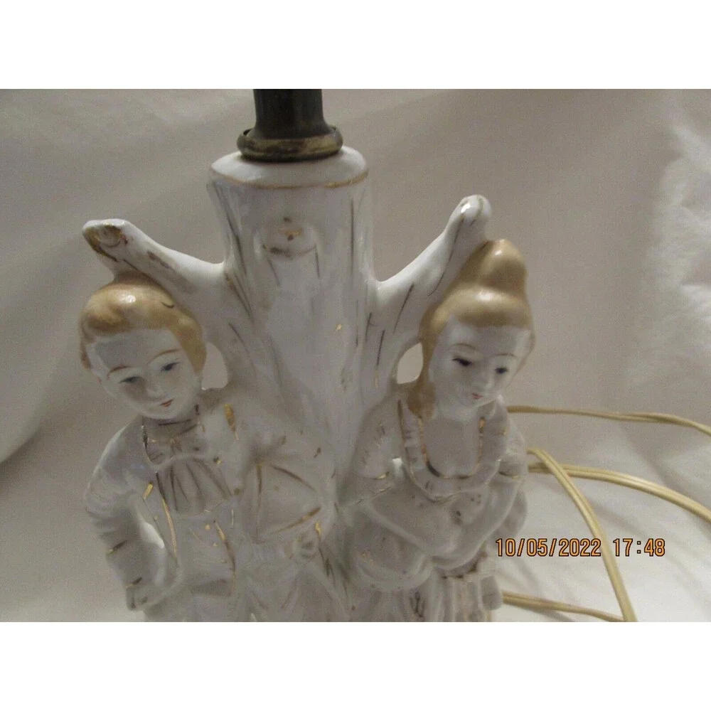VINTAGE VICTORIAN RENISSANCE FIGURINE FIGURE TABLE LAMP MAN WOMEN